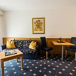 Zur Rose 아파트